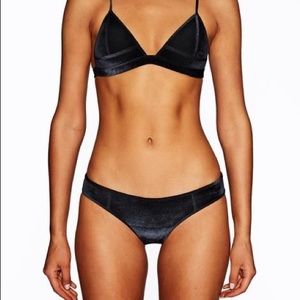 BLACK VELVEL TRIANGL SET SIZE XS